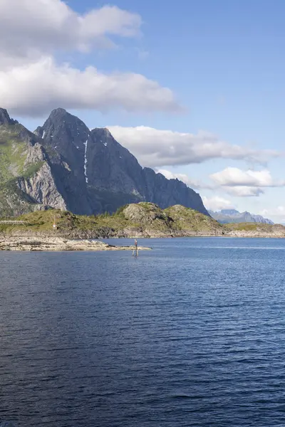 Henningsvaer op de Lofoten in Noorwegen — Stockfoto