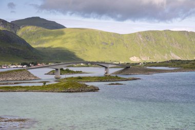 Lofoten Norveç'te Fredvang, köprüler