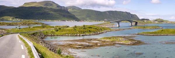 ロフォーテン諸島ノルウェーの Fredvang 橋 — ストック写真