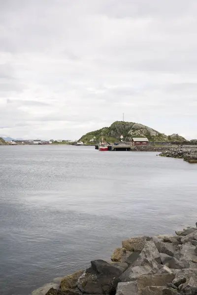 ノルウェーのロフォーテン諸島の島レーヌ — ストック写真