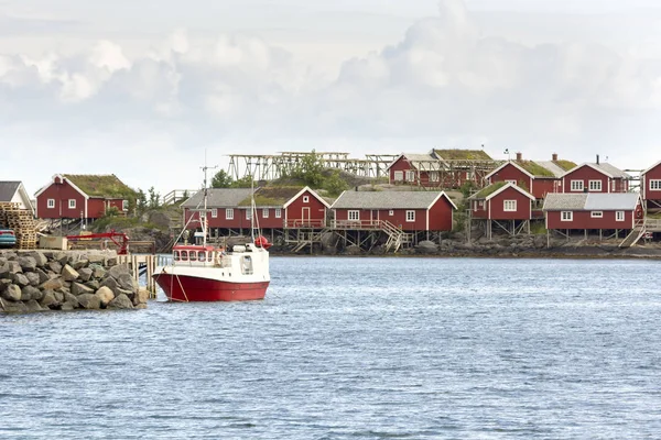 Reine na ilha Lofoten, na Noruega — Fotografia de Stock