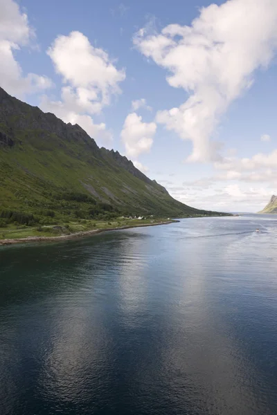 Панорамный вид на Svolvaer в Лофотене — стоковое фото