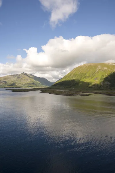 Panoramiczny widok w Svolvaer na Lofotach — Zdjęcie stockowe