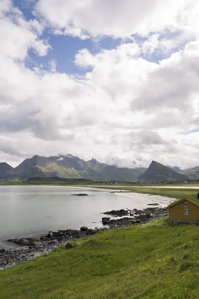 Yleiskatsaus Fredvangissa Lofoten Norjassa — kuvapankkivalokuva