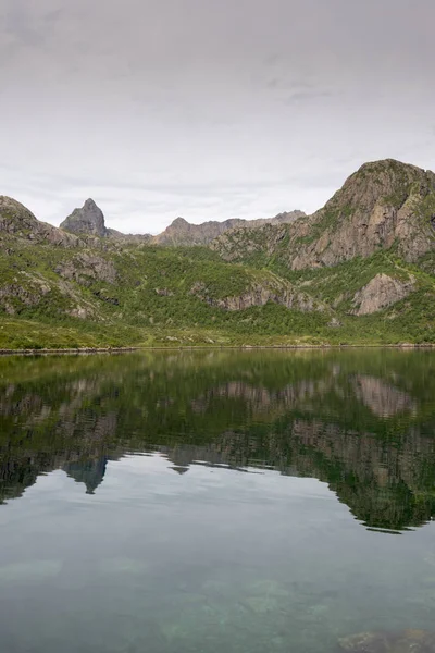 Nyksund 国家的海湾的全景在敦海岛在挪威 — 图库照片