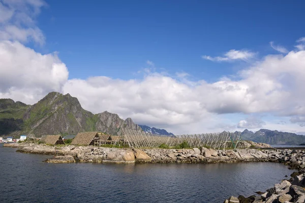 Обзор Стеллажей Сушки Рыбы Svolvaer Лофотене Норвегии — стоковое фото