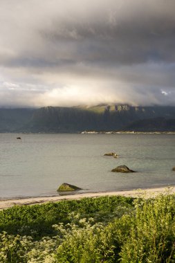 Lofoten Norveç'te saatlerinde gece yarısı Eggum içinde Panorama