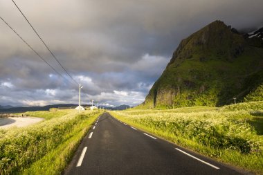 Lofoten Norveç'te saatlerinde gece yarısı Eggum içinde Panorama