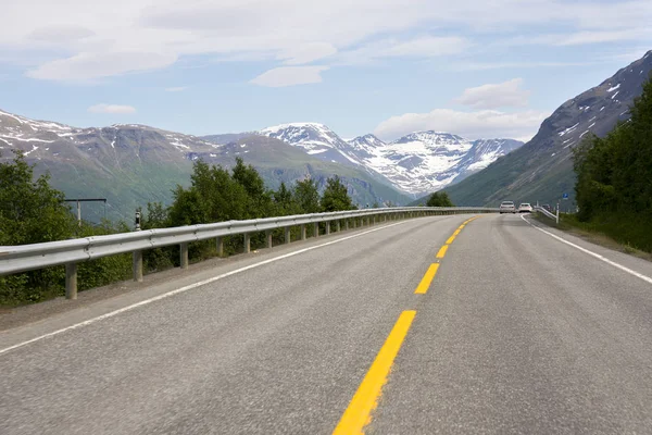 ノルウェーのロフォーテン諸島の道路や橋 — ストック写真