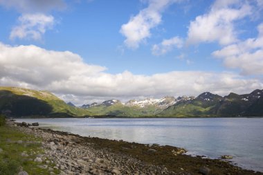 panoramik deniz kenarı ve Adaları'nda Svolvaer, Norveç'te Lofoten