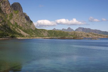 panoramik deniz kenarı ve Adaları'nda Svolvaer, Norveç'te Lofoten