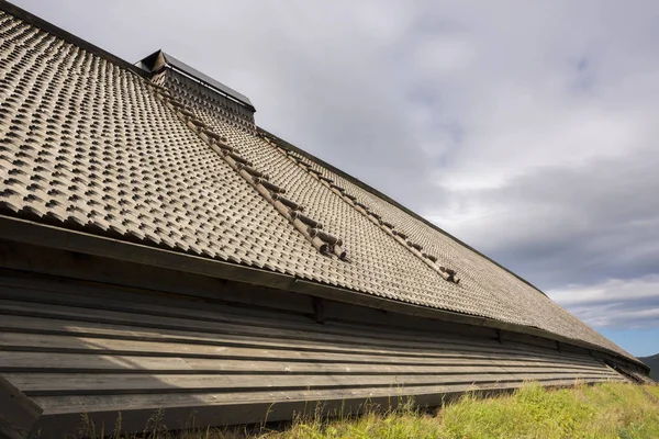chimenea de techo y una escalera — Fotos de Stock © tverkhovinets #10834269