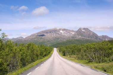 Niksund yol Lofoten Adaları Norveç'te