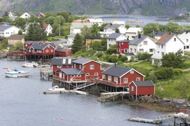 Norveç'te Lofoten adalarına Reine Köyü manzara