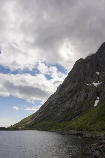 ノルウェーのロフォーテン諸島にレーヌの村の風景します — ストック写真