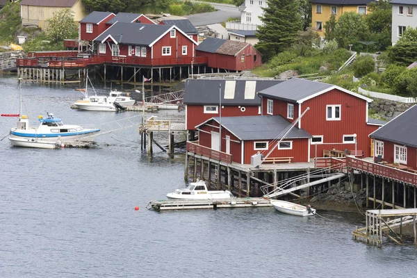 ノルウェーのロフォーテン諸島にレーヌの村の風景します — ストック写真