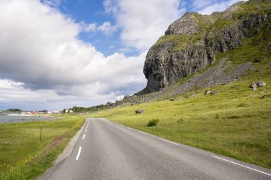 Lofoten Adaları Norveç'te Eggum ve Svolvaer arasındaki yol