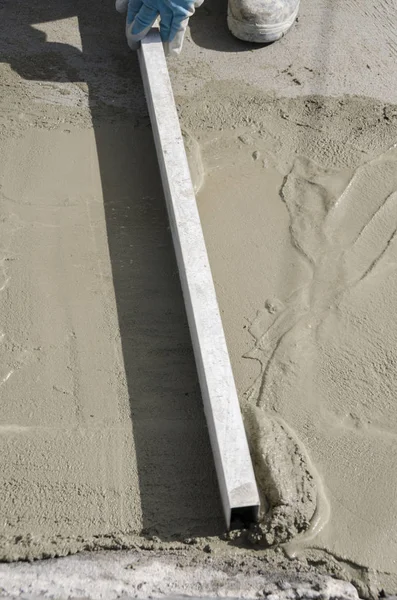 Worker Who Throws Cement Building Site Renovation Roof — Stock Photo, Image