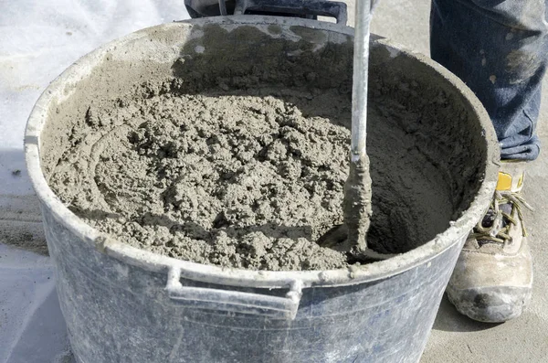 Worker Who Throws Cement Building Site Renovation Roof — Stock Photo, Image