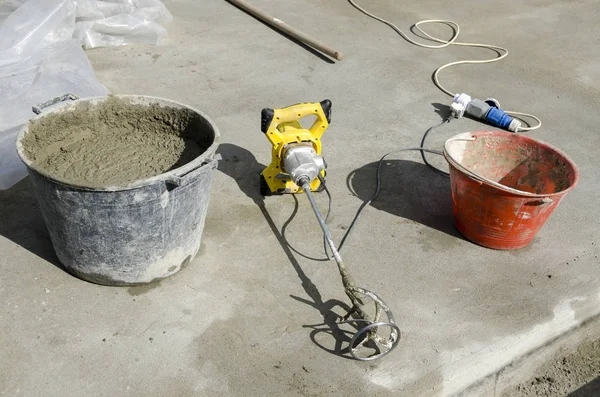 Worker Who Throws Cement Building Site Renovation Roof — Stock Photo, Image