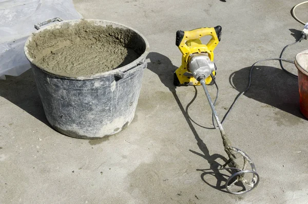 Worker Who Throws Cement Building Site Renovation Roof — Stock Photo, Image