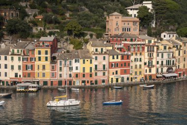 İtalya 'nın Cenova kentindeki Portofino kıyısındaki manzaralar, evler ve villalar