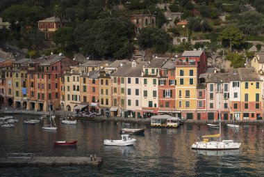 İtalya 'nın Cenova kentindeki Portofino kıyısındaki manzaralar, evler ve villalar