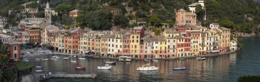 İtalya 'nın Cenova kentindeki Portofino kıyısındaki manzaralar, evler ve villalar