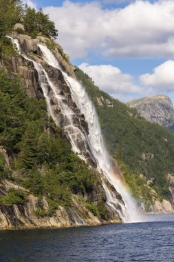 Lysefjord Şelalesi Norveç 'in Stavanger kentindeki Lysefjord' dan
