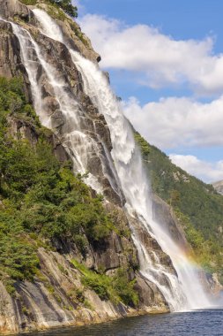 Lysefjord Şelalesi Norveç 'in Stavanger kentindeki Lysefjord' dan