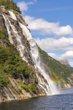 Lysefjord Şelalesi Norveç 'in Stavanger kentindeki Lysefjord' dan