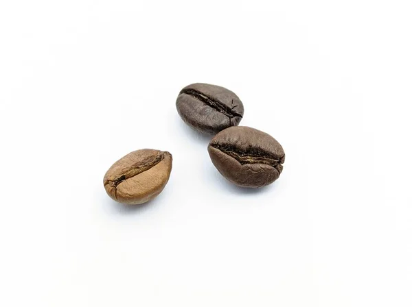 Geroosterde Koffiebonen Een Witte Achtergrond Cutout — Stockfoto