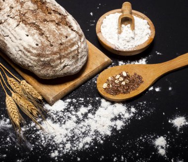 Malzemeler ve pastane hazırlanması için mutfak eşyaları