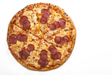 Sıcak dilimlenmiş biberli Pizza teslim kutusundaki