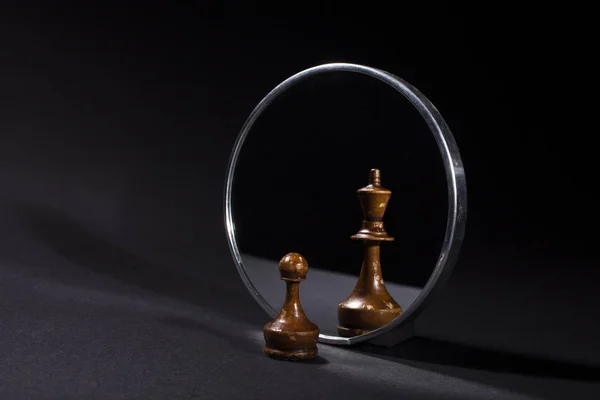 Pawn looking in the mirror and seeing a king. — Stock Photo, Image