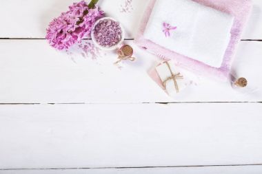 Spa arka planda çeşitli pembe ve beyaz.