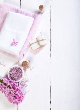 Spa arka planda çeşitli pembe ve beyaz.