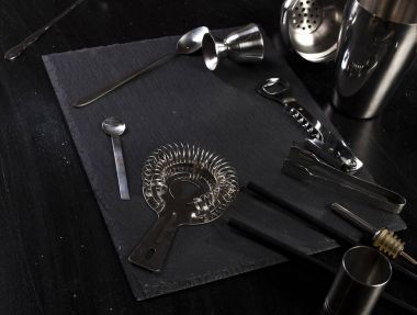 Bar aksesuarları bir kokteyl yapmak için set