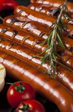 Bir tavada Wiener sosis portre