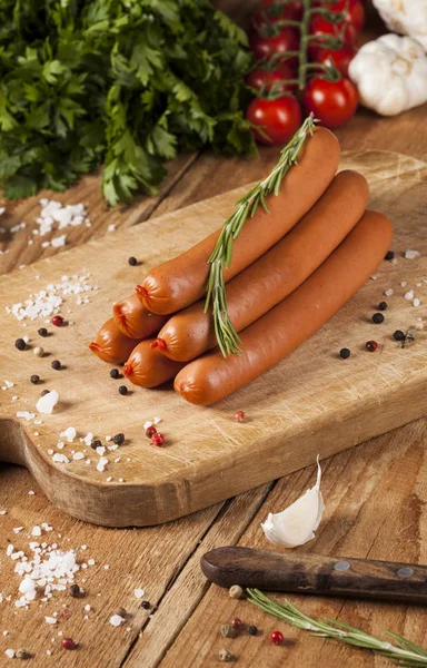 Wiener worstjes op houten achtergrond — Stockfoto