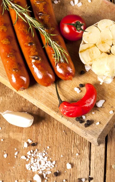 Wiener worstjes op houten achtergrond. Bovenaanzicht. — Stockfoto