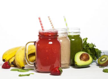 Payet ile meyve ve sebze smoothies cam kavanozlar