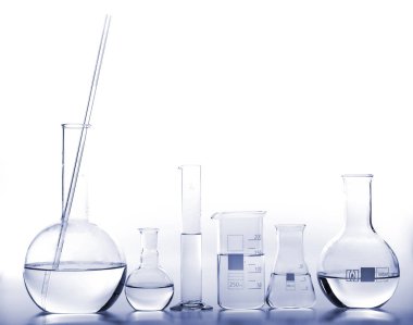 Beyaz ve mavi arkaplanda test tüpleri.