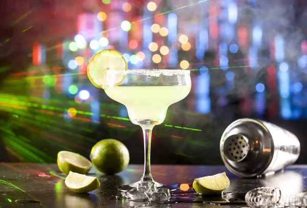 Glass with margarita cocktail on a bar — Stock Photo, Image