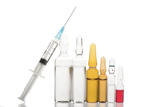 Glass medicine ampoules and Syringe on white background — Stock Photo, Image