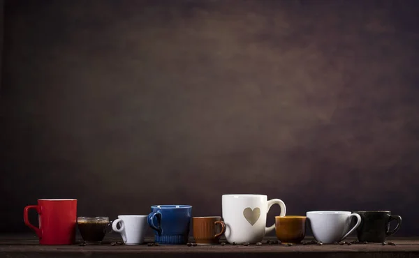 Colección Diferentes Copas Sobre Mesa Madera Fondo Marrón Oscuro Con — Foto de Stock