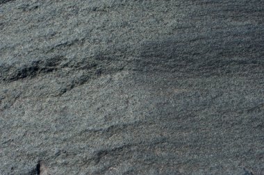 Gri renkli doğal bir taş. Düz olmayan bir dokusu var.