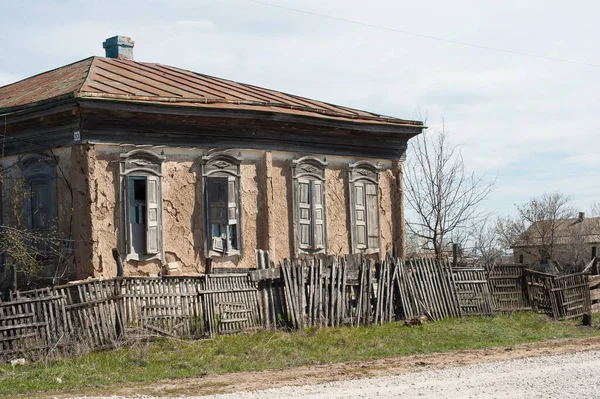 Köydeki Eski Kır Evi Yıkılmış Eski Bir Kır Evi — Stok fotoğraf