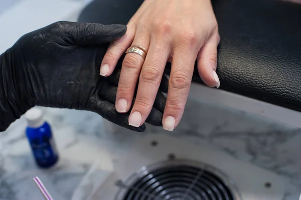 Uñas Después Quitar Gel Polaco Salón Belleza Manicura Maestro Cerca —  Fotos de Stock