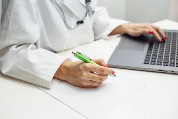 Closeup Female Doctor Hands Green Pen Making Notes Laptop Filling — Stock Photo, Image